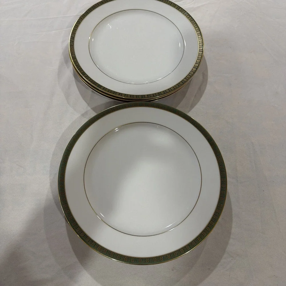 Tradition Fine China By Apollo. 4 Dinner‎ Plates set . Never Used. Display Only.